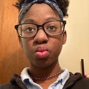 Meet your Posher, Delicia